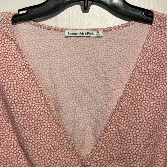 Abercrombie & Fitch- Cropped Ditzy Floral Ruffle Smock V Neck Top- Size M - Picture 8 of 9